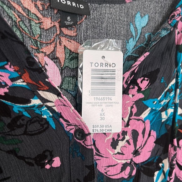 NWT Torrid Crinkle Gauze Button Front Peasant Blouse - Picture 9 of 11